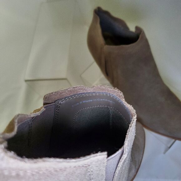 NEW Dolce Vita Booties Women's Size 8 Dune Gray Brown Suede Ankle Boot Slip-On - Picture 8 of 8